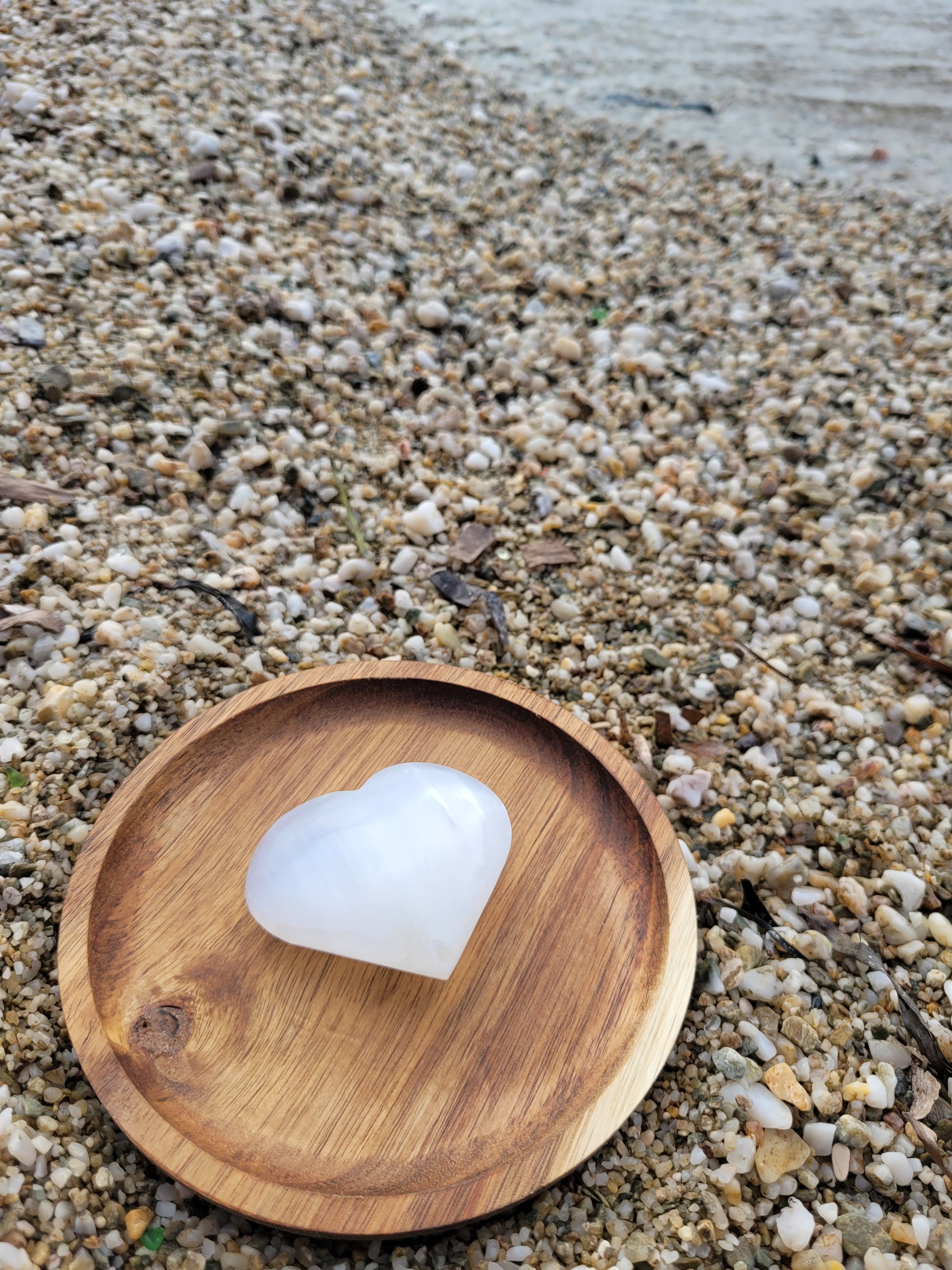 Galet cœur 45 à 55mm - Sélénite